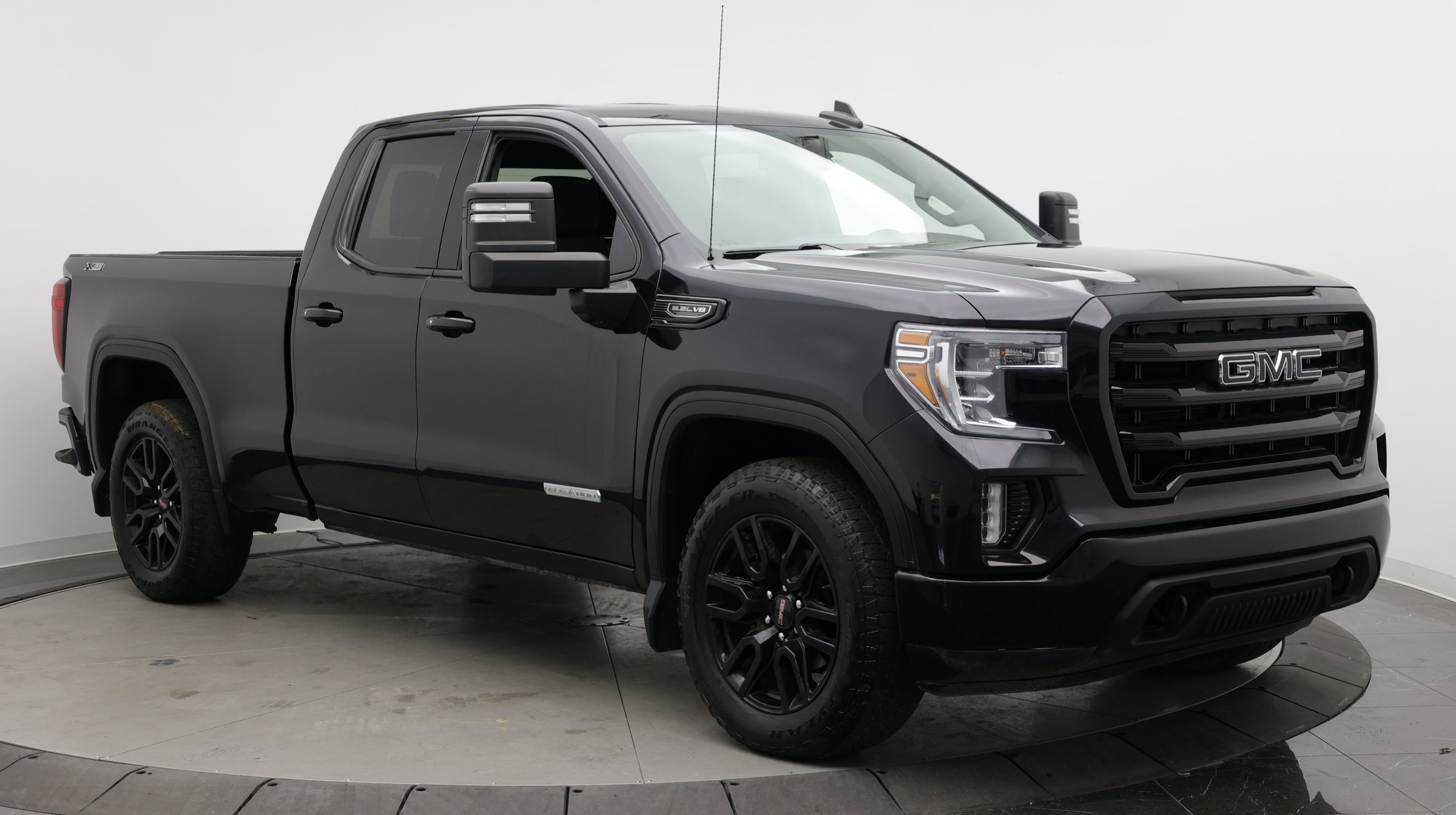 Used 2022 GMC Sierra 1500 Elevation w/ X31 Off-Road Package AWD/4WD image 3