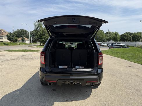 Used 2014 Ford Explorer XLT w/ Equipment Group 202A AWD/4WD image 8