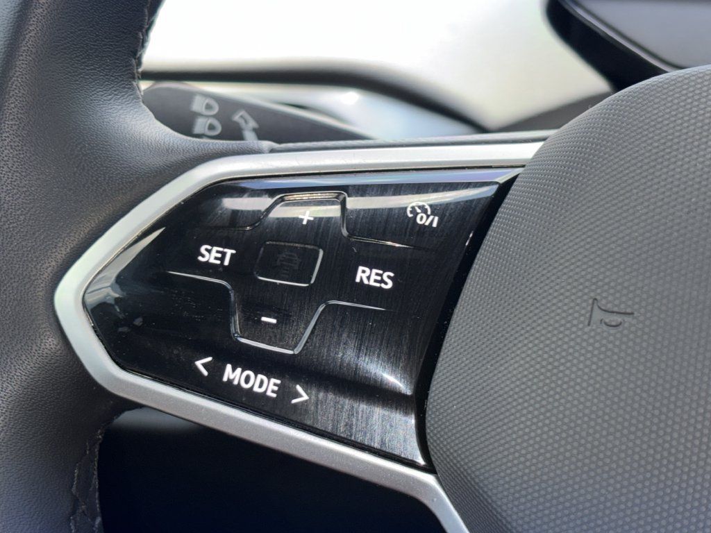 Certified 2023 Volkswagen ID.4 Pro RWD image 19