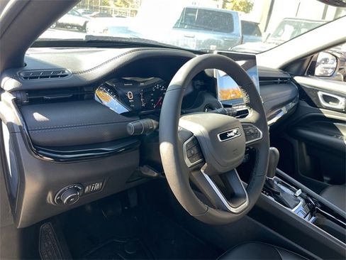 New 2026 Jeep Compass Limited image 9