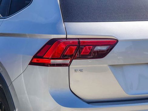 Used 2022 Volkswagen Tiguan SE R-Line image 13