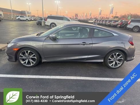 Used 2019 Honda Civic Touring image 4