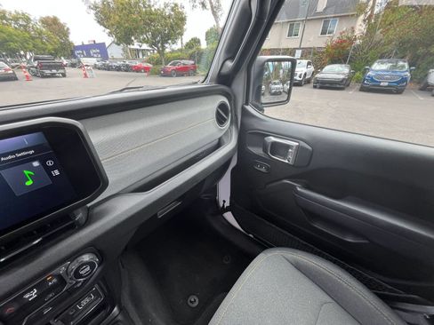 Used 2025 Jeep Wrangler Unlimited Sport AWD/4WD image 34