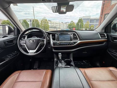 Used 2019 Toyota Highlander Limited AWD/4WD image 26