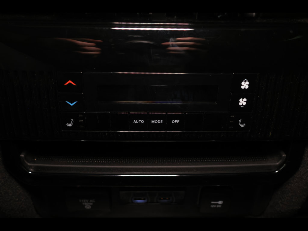 Used 2022 Jeep Wagoneer Series III w/ Premium Group I AWD/4WD image 32