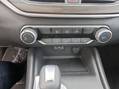 Used 2025 Nissan Altima 2.5 SV FWD image 24
