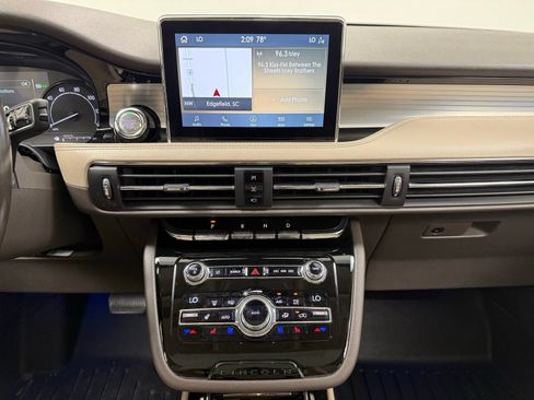 Used 2020 Lincoln Corsair FWD w/ Premium Package image 24