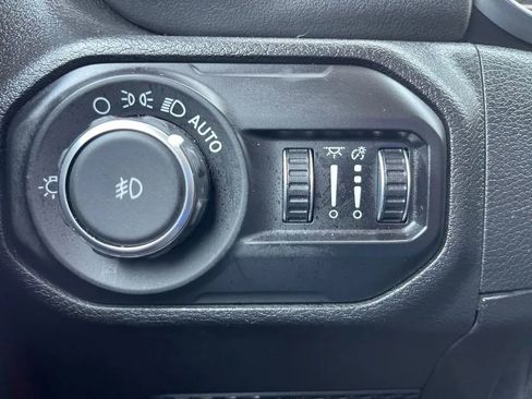 Used 2021 Jeep Wrangler Unlimited Sahara w/ LED Lighting Group AWD/4WD image 33