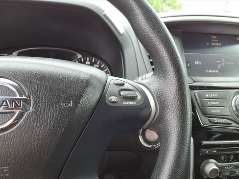 Used 2019 Nissan Pathfinder S AWD/4WD image 24