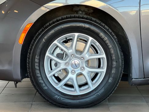 Used 2023 Chrysler Voyager LX image 27