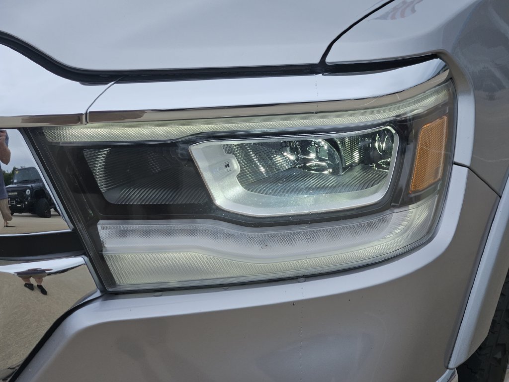 Used 2019 RAM 1500 Laramie AWD/4WD image 10