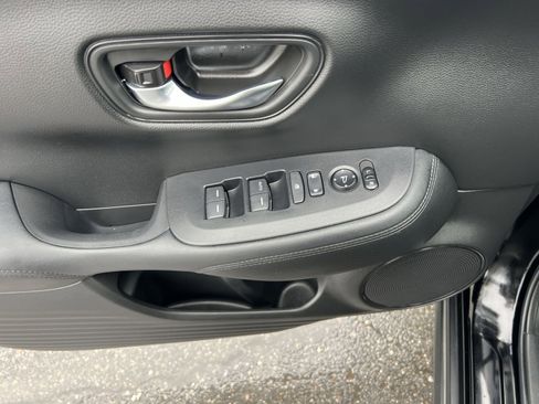 Used 2023 Honda HR-V LX image 14