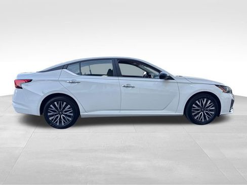 Used 2025 Nissan Altima 2.5 SV image 6