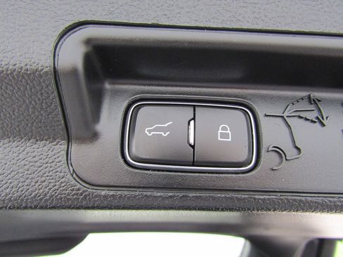 Used 2020 Ford Explorer Platinum w/ Premium Technology Package AWD/4WD image 10