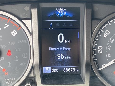 Used 2022 Toyota Tacoma TRD Off-Road AWD/4WD image 12