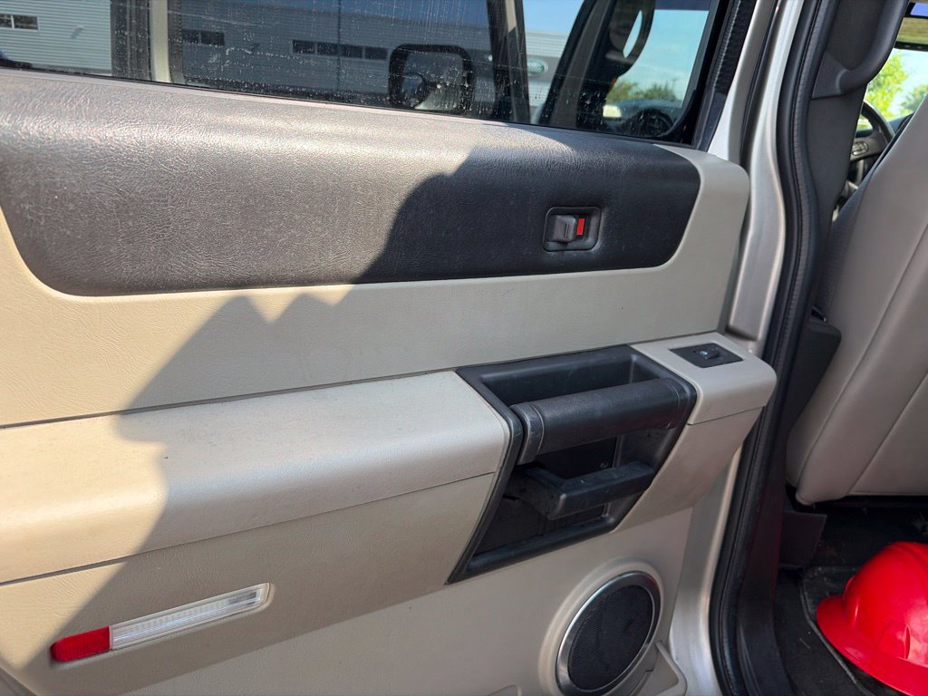 Used 2005 HUMMER H2 SUT w/ Preferred Equipment Group AWD/4WD image 25