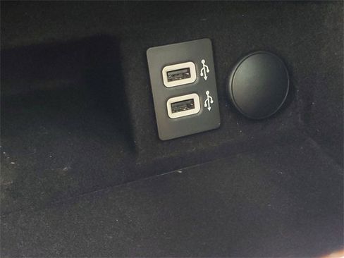 Used 2017 Lincoln Continental Reserve w/ Climate Package image 27