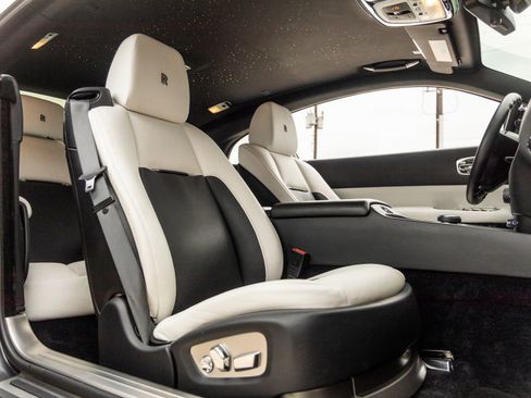 Used 2018 Rolls-Royce Wraith RWD image 48