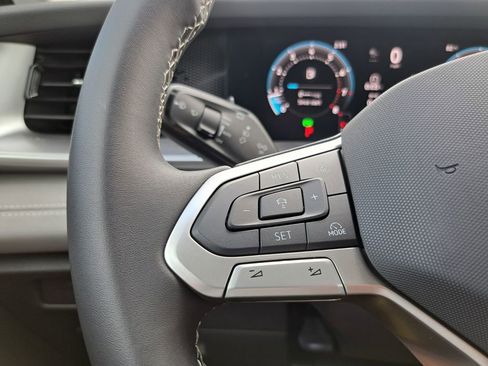 New 2026 Volkswagen Tiguan SE FWD image 14