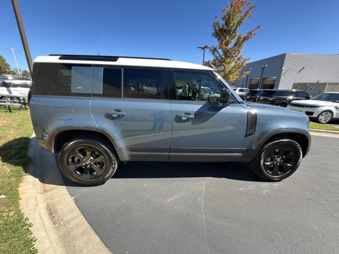 Used 2022 Land Rover Defender 110 SE image 8