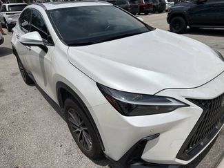 Used 2025 Lexus NX 250 FWD w/ Towing Package (2000 Lbs) video 2