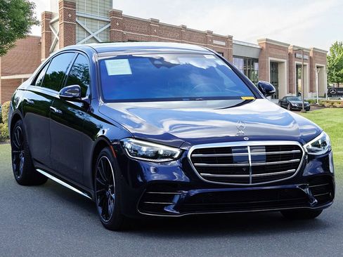 Used 2025 Mercedes-Benz S 580 4MATIC Sedan image 3