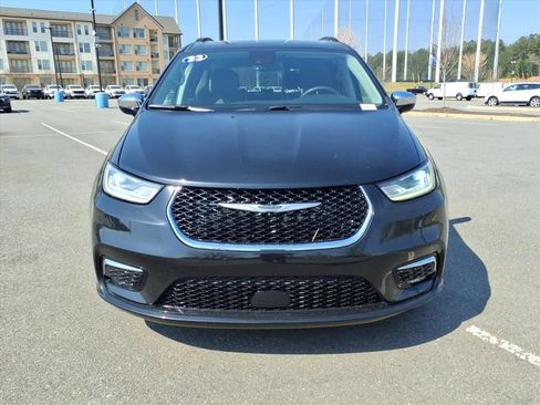 Used 2023 Chrysler Pacifica Limited FWD image 35