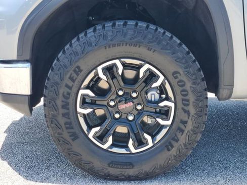 Used 2024 GMC Sierra 1500 SLT AWD/4WD image 7