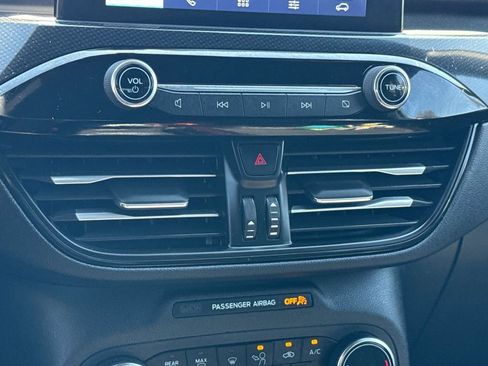 Used 2025 Ford Escape ST-Line w/ Equipment Group 301A image 19