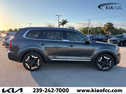 Certified 2023 Kia Telluride S w/ S Sunroof Package image 7