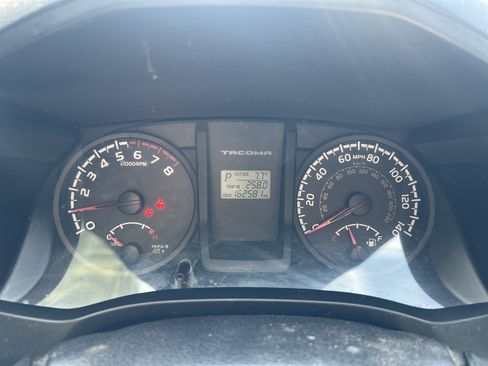 Used 2017 Toyota Tacoma SR5 image 2