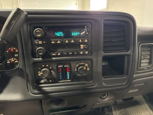 Used 2006 Chevrolet Silverado 1500 W/T image 13