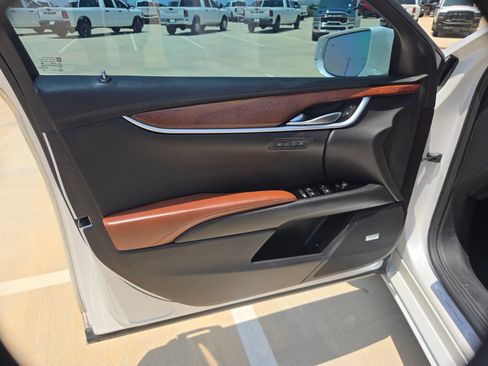 Used 2018 Cadillac XTS Luxury w/ Driver Awareness Package FWD image 9