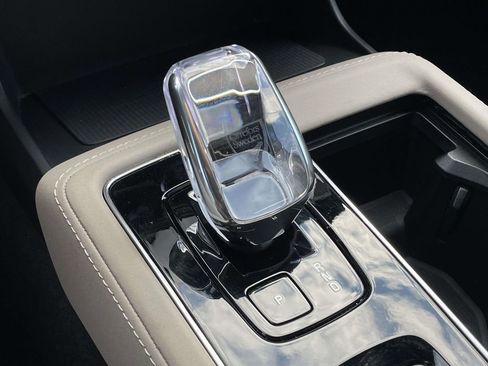 Used 2025 Volvo XC90 B5 Plus image 21