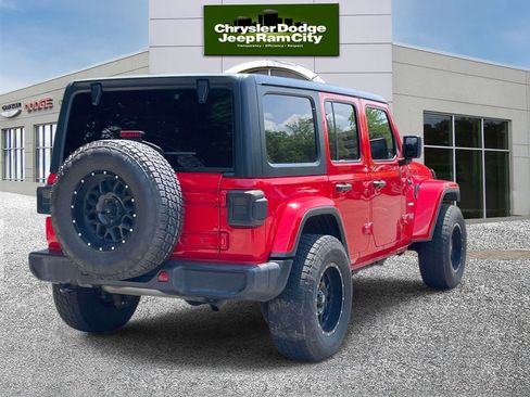 Used 2019 Jeep Wrangler Unlimited Sahara AWD/4WD image 6