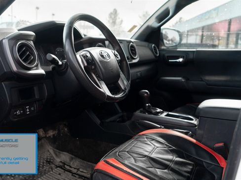 Used 2019 Toyota Tacoma TRD Off-Road image 10