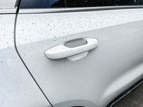 Certified 2022 Kia Sorento EX w/ Panoramic Sunroof Package AWD/4WD image 11