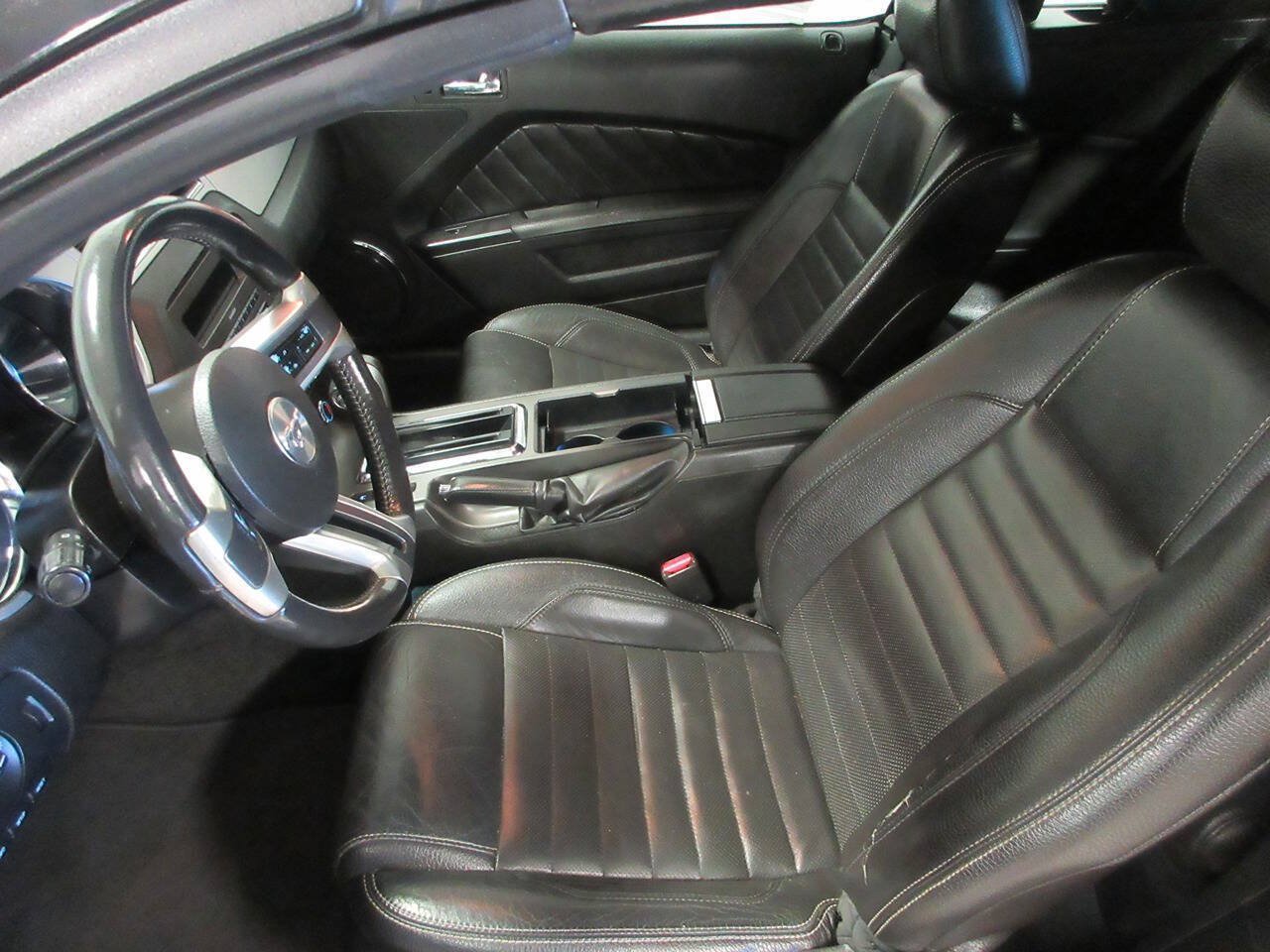 Used 2011 Ford Mustang Premium w/ 202A Rapid Spec Order Code RWD image 18