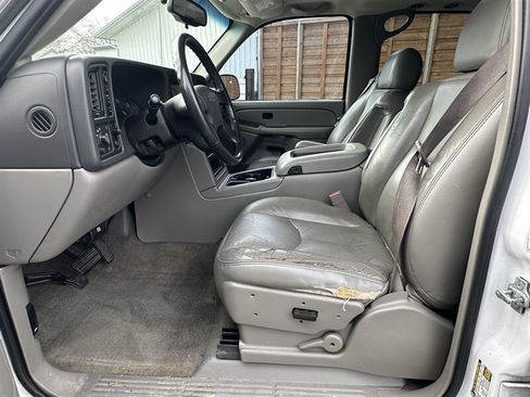 Used 2005 Chevrolet Tahoe LS w/ Preferred Equipment Group AWD/4WD image 30