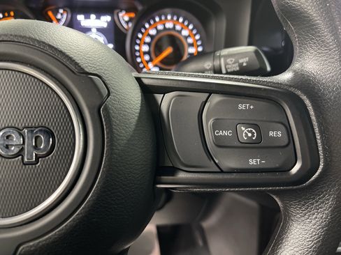 Used 2024 Jeep Gladiator Sport image 18