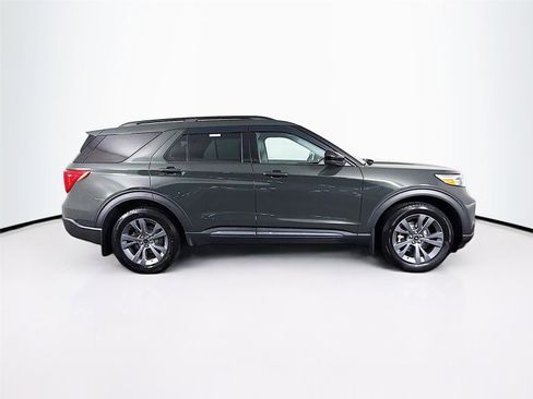 Used 2022 Ford Explorer XLT w/ Equipment Group 202A AWD/4WD image 8