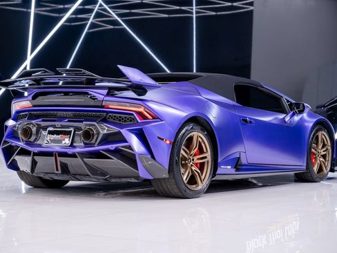Used 2021 Lamborghini Huracan EVO RWD image 20