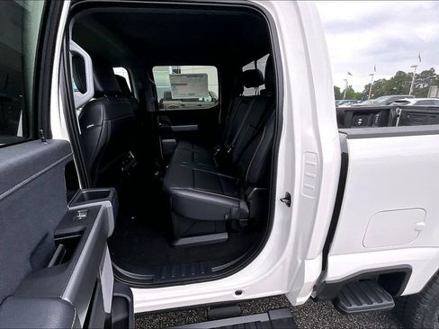 New 2026 Ford F250 Lariat w/ Black Appearance Package AWD/4WD image 10