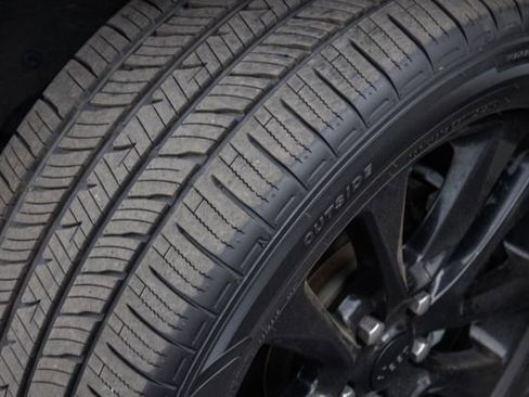 Used 2018 Jeep Grand Cherokee Altitude AWD/4WD image 13