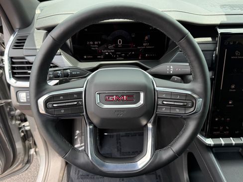 Used 2026 GMC Acadia Elevation w/ Elevation Premium Package AWD/4WD image 15