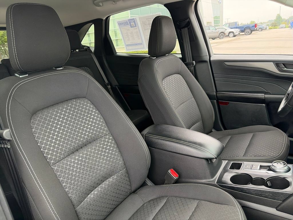 Used 2024 Ford Escape Active w/ Tech Pack #1 AWD/4WD image 12