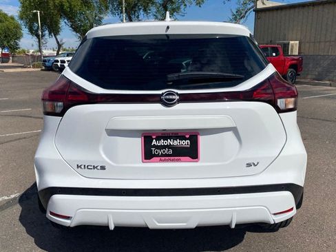 Used 2024 Nissan Kicks SV FWD image 8