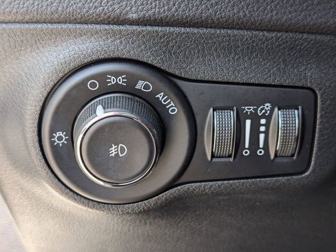 Used 2018 Jeep Compass Limited w/ Safe & Security Group AWD/4WD image 30