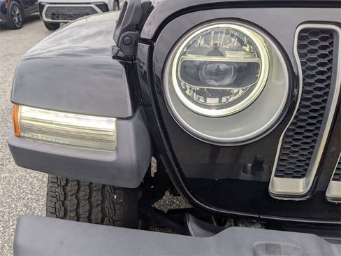 Used 2018 Jeep Wrangler Unlimited Sahara w/ Cold Weather Group image 10