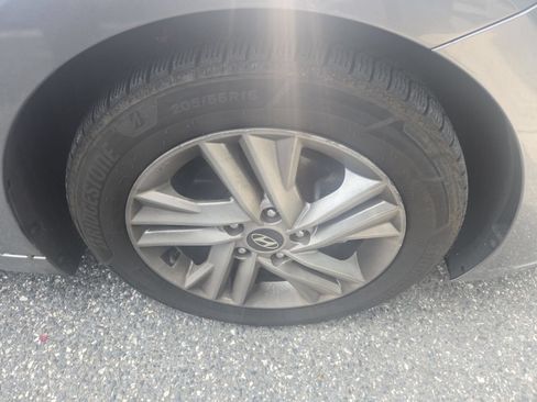Used 2019 Hyundai Elantra Value Edition w/ Cargo Package FWD image 9